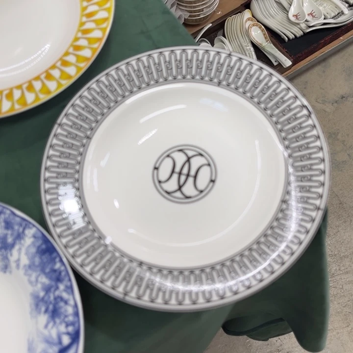 瓷片书斋里有个小女孩