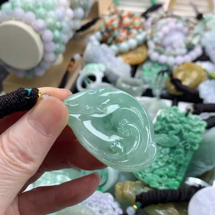 翡翠未镶嵌颈饰吊坠