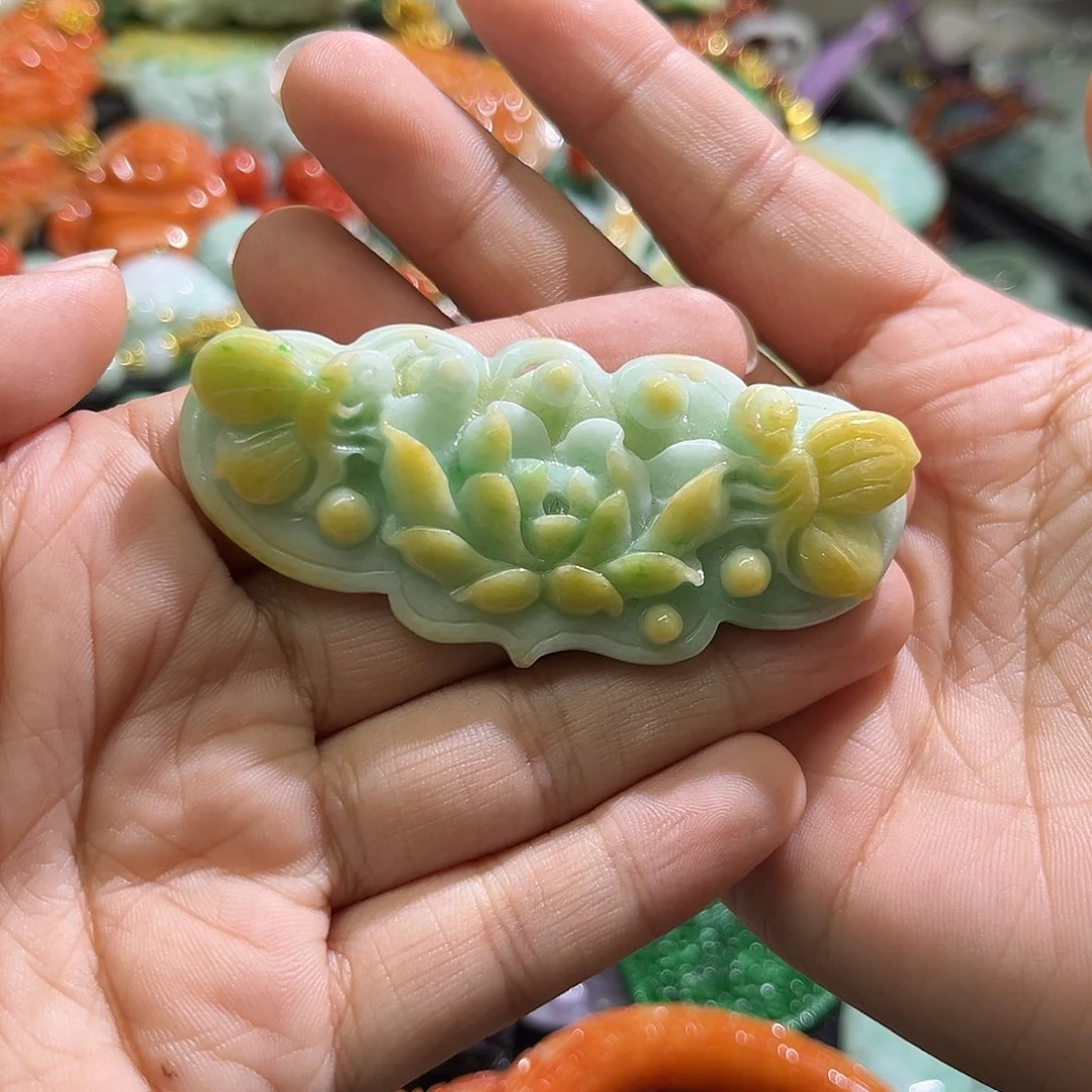 翡翠未镶嵌颈饰待编织