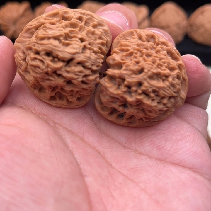 用***837尺南疆文玩核桃