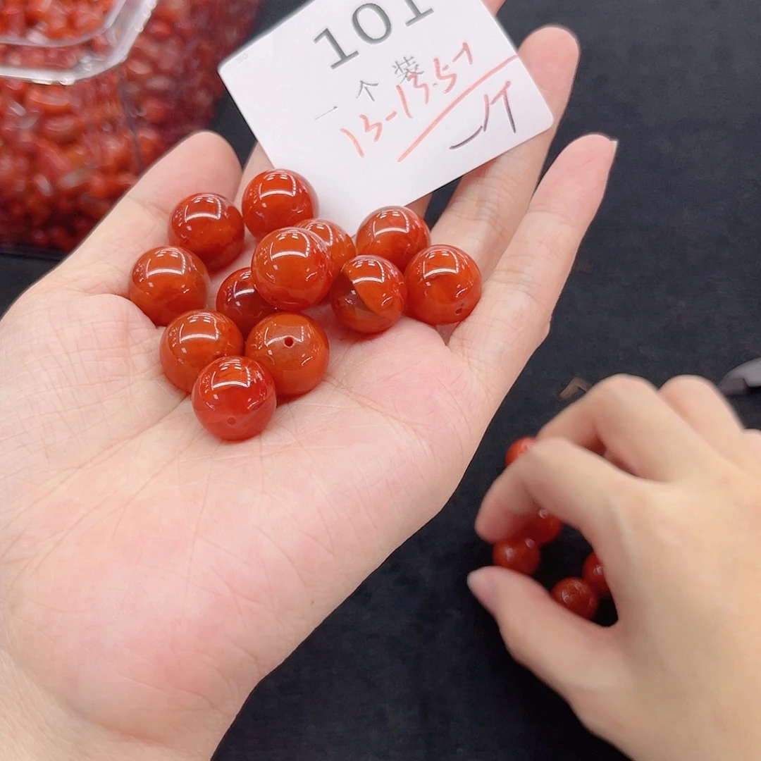 南红玛瑙未镶嵌珠宝半成品101 。