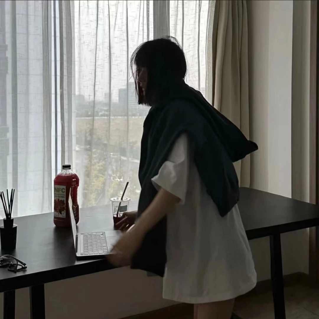 徐秋阳   基础必备  时尚简约百搭舒适显瘦T恤10128