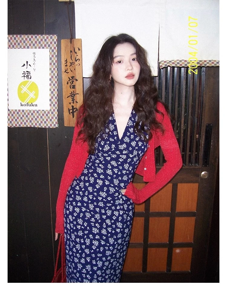 【高得劲儿专属】酒午【逢花】复古V领收腰藏蓝色碎花裙挂脖裙KLF3740