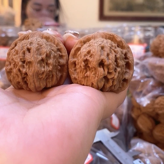 文玩核桃吊坠40红狮子