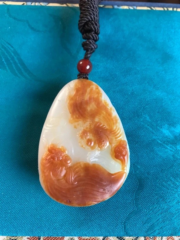 和田玉雕刻件年年有鱼