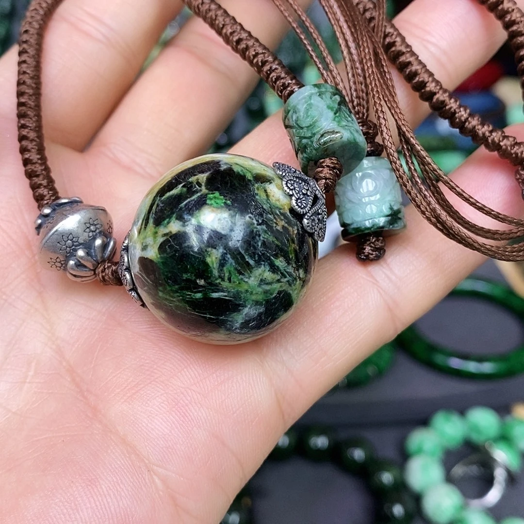 颈饰银S925镶嵌翡翠漂亮美眉