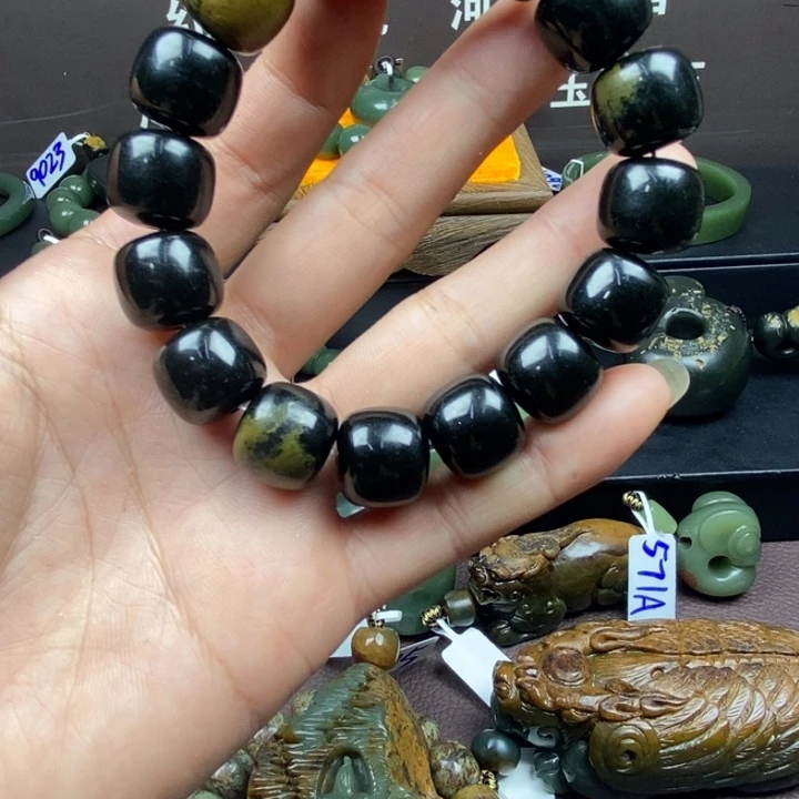 颈饰未镶嵌岫岩老玉（透闪石质玉）