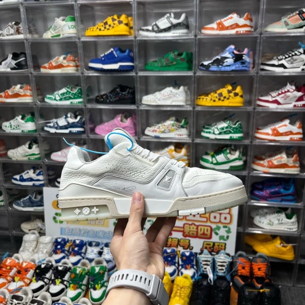 99新 LouisVuitton/路易威登 trainer 白水泥 43码 鞋