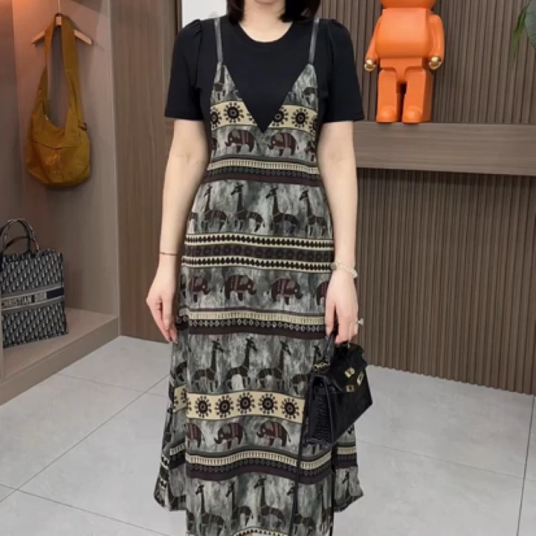 连衣裙女2025夏季新款时尚洋气减龄收腰显瘦拼接撞色假两件裙子潮