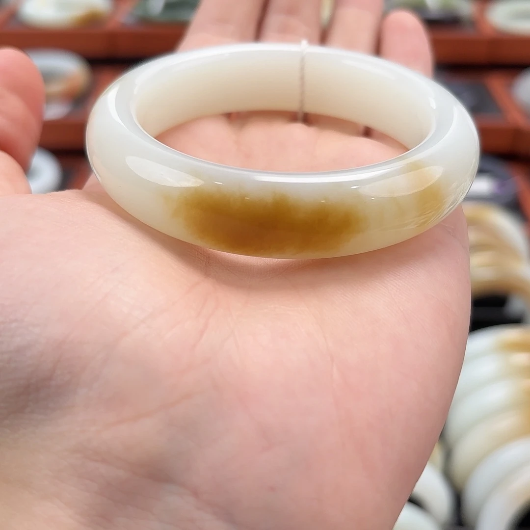 和田玉未镶嵌手镯