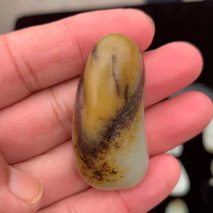 颈饰未镶嵌透闪石质玉