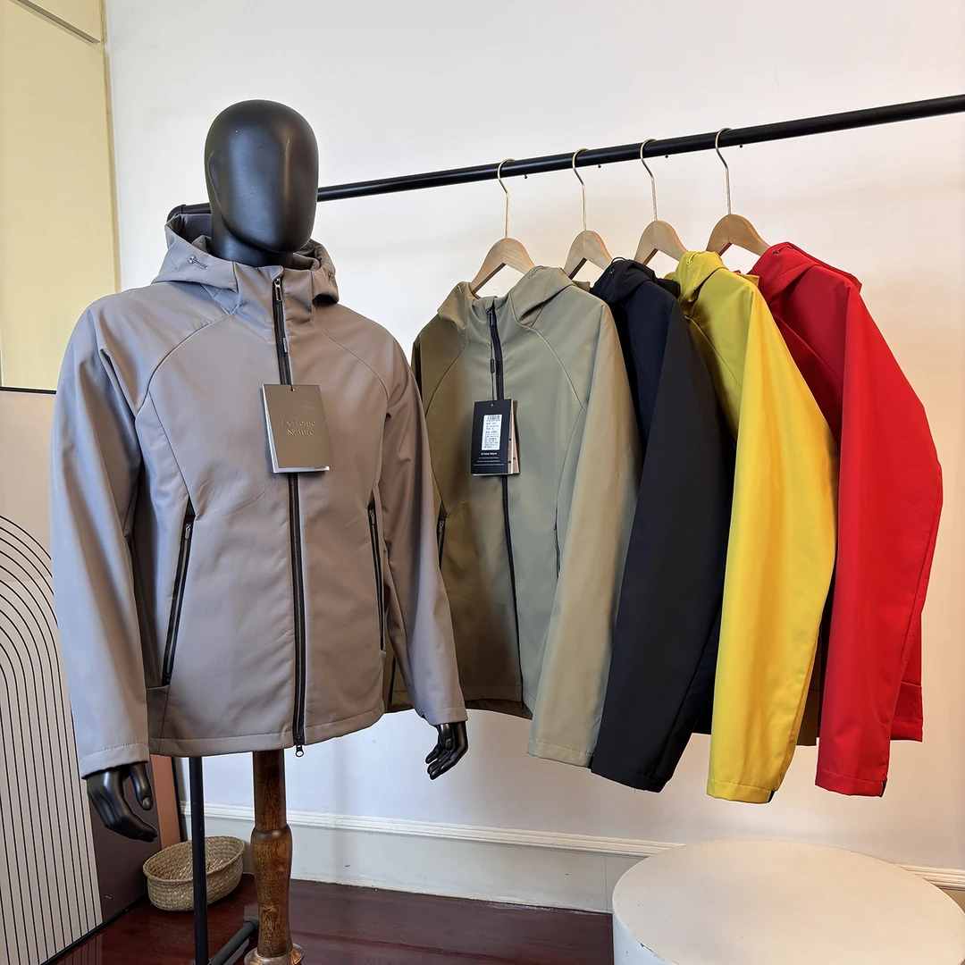 户外男士秋冬防风防泼水加绒保暖软壳衣连帽冲锋衣运动休闲外套