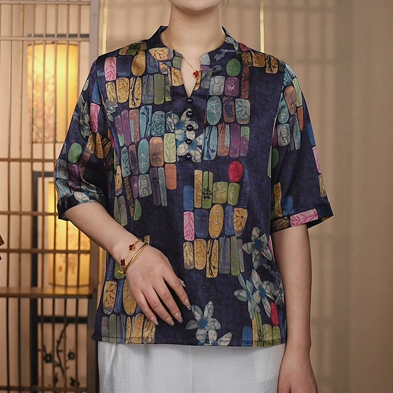 【171七彩绘画】2025年新款时尚百搭v领中老年女装小衫