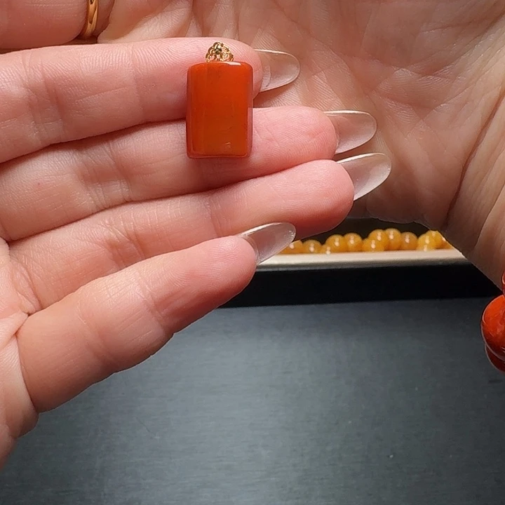 南红玛瑙18K金镶嵌吊坠(不含链)