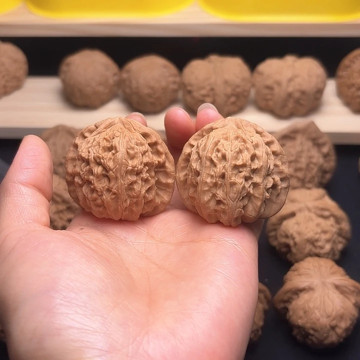 文玩核桃把件41.5三角白