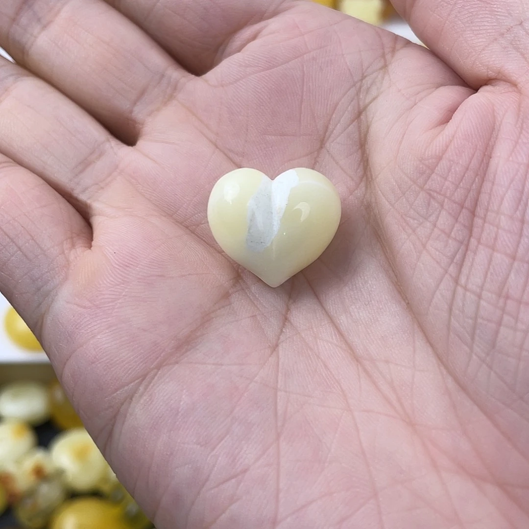 未镶嵌琥珀珠宝奇石