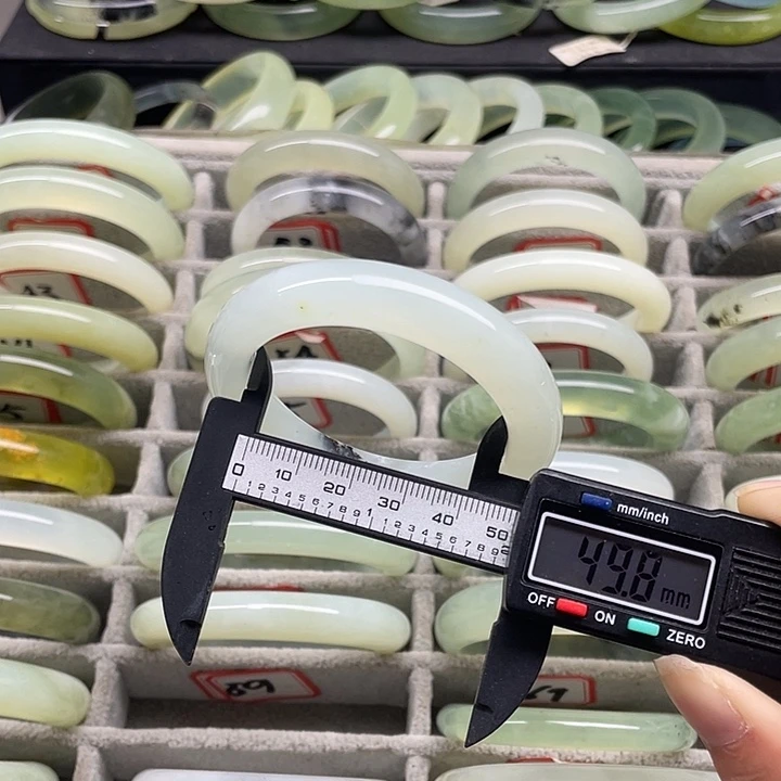 未镶嵌蛇纹石玉手镯59