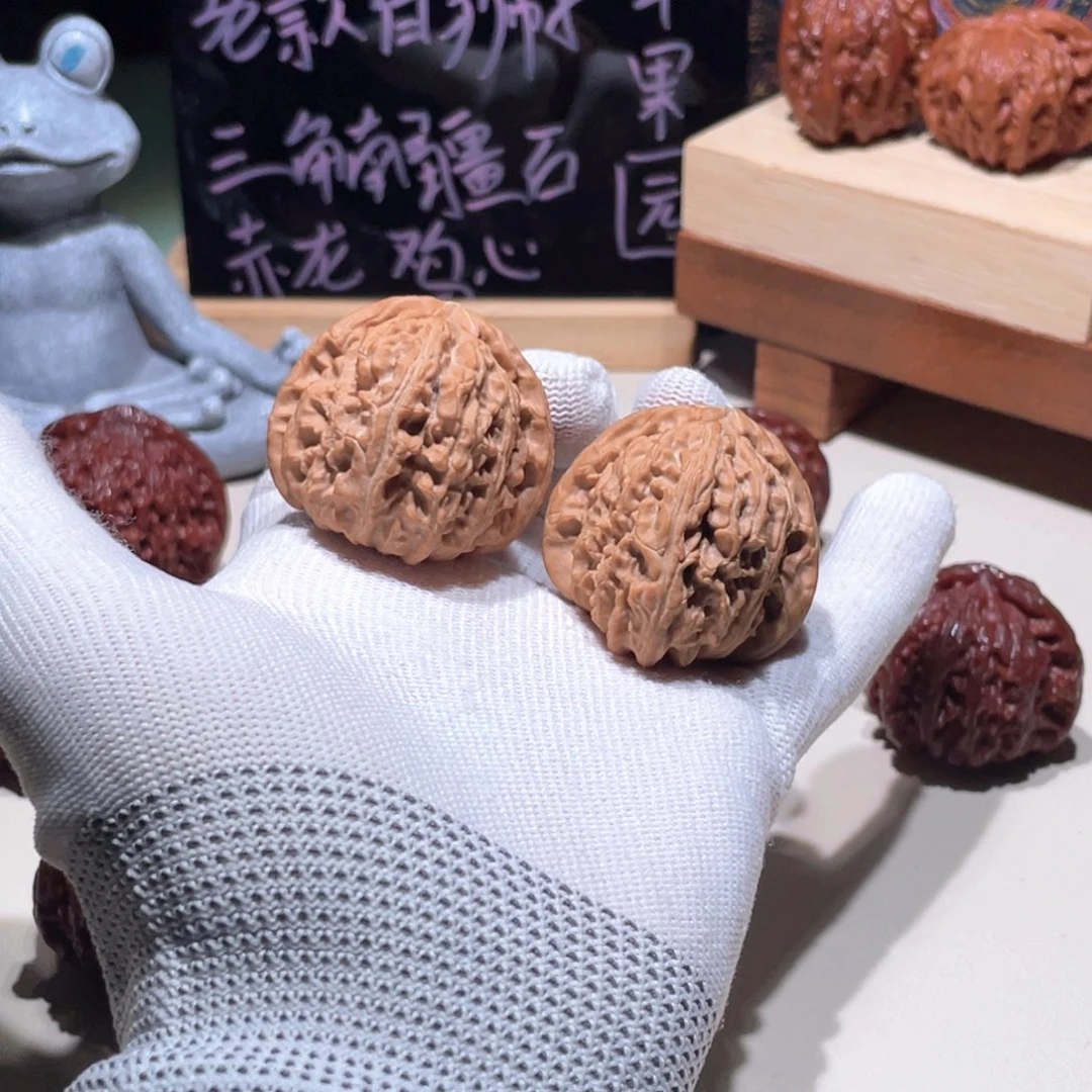 把件文玩核桃三角白2627，4240