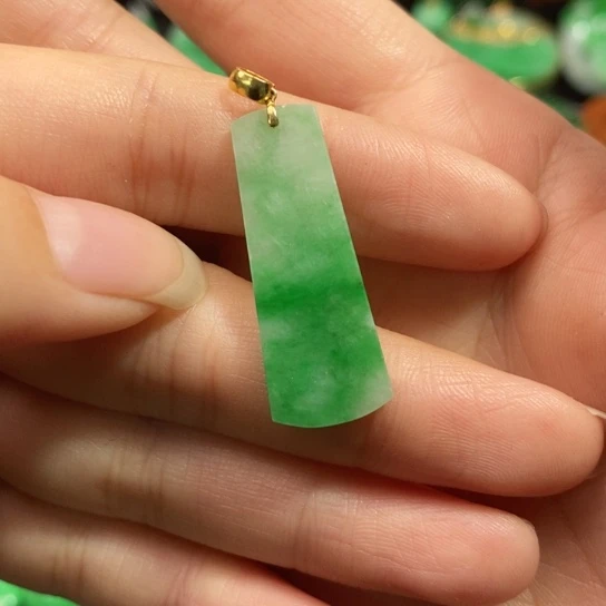 颈饰未镶嵌翡翠吊坠