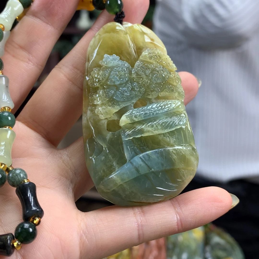 蛇纹石玉未镶嵌颈饰