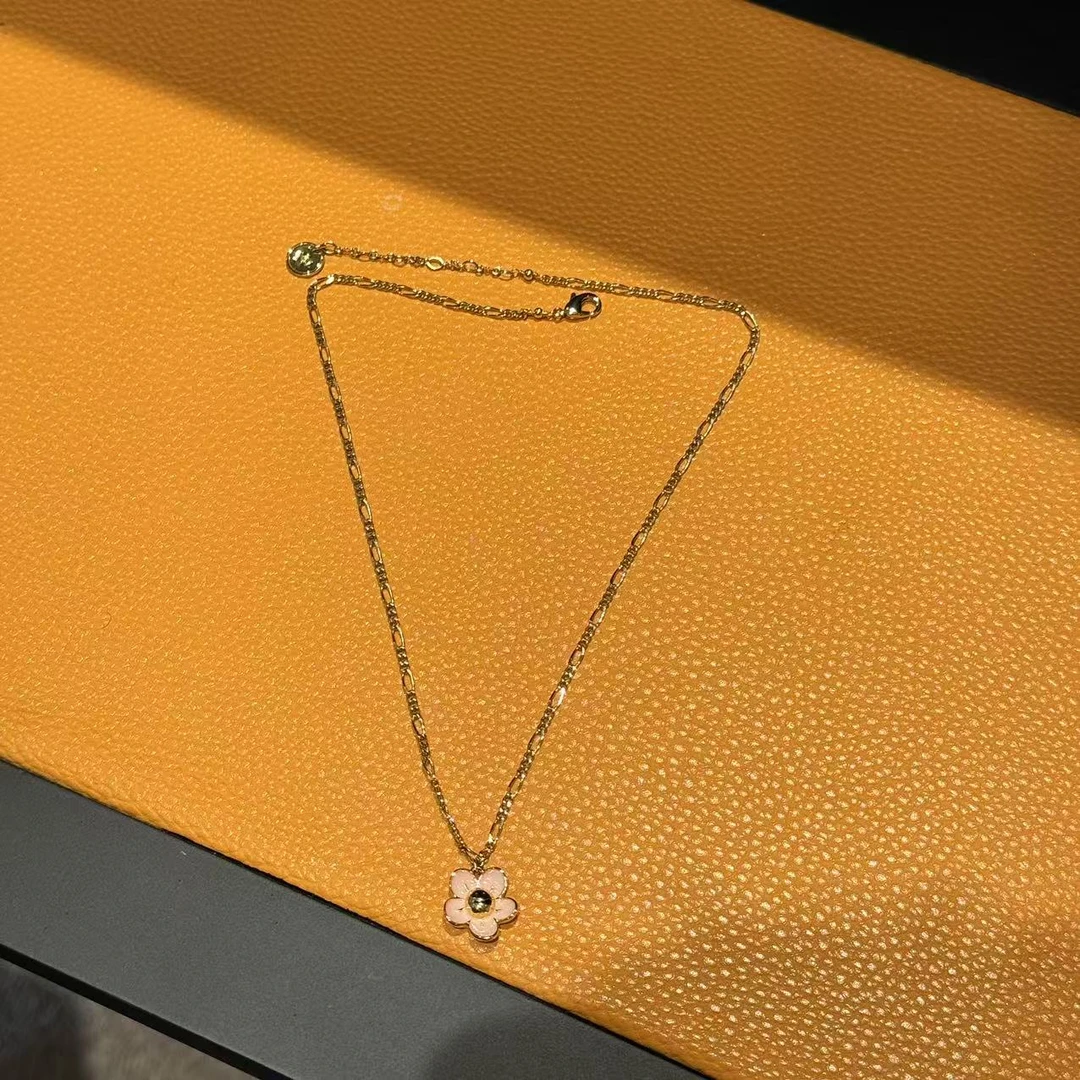 铜吊坠 BLAVCPEON【微笑花恋】时尚女人优雅项链 E6520270S