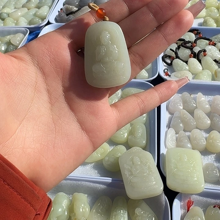 和田玉未镶嵌吊坠(赠链)