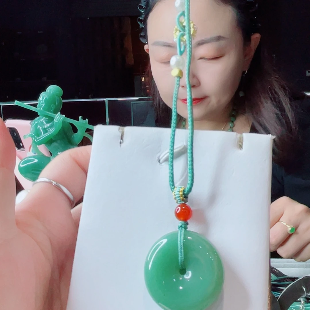颈饰未镶嵌密玉（石英质玉）