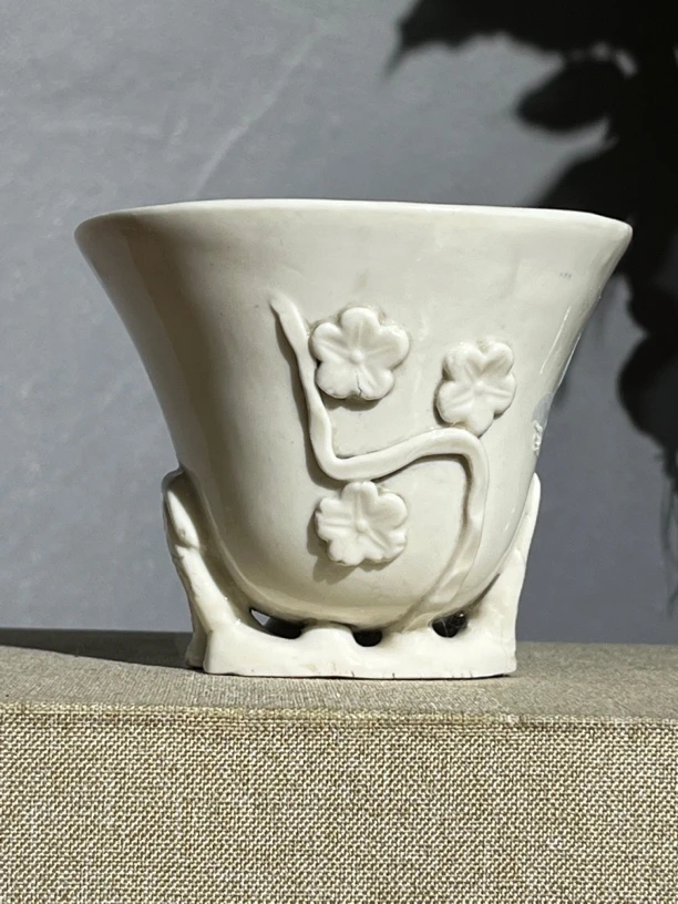 瓷器摆件陶瓷杯雕刻白釉
