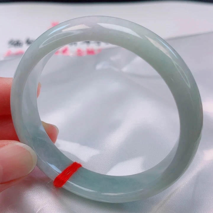 翡翠手镯未镶嵌52。53