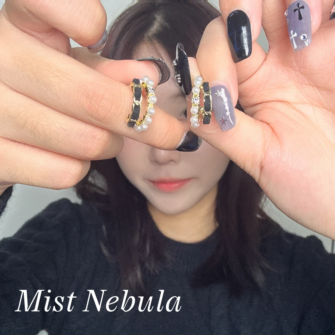 合金皮质仿珍珠耳饰 秋冬黑色丝绒水滴耳圈新款高级感百搭耳饰女