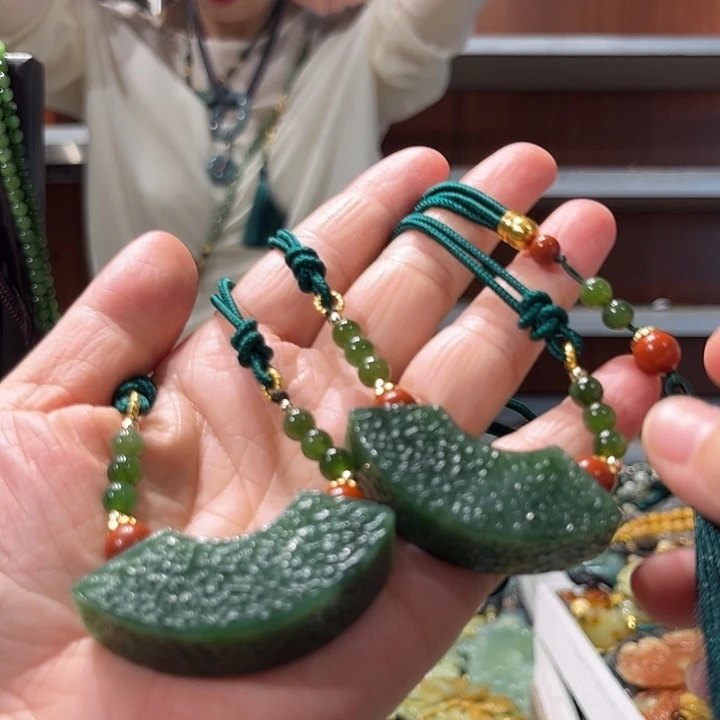 岫玉未镶嵌毛衣链