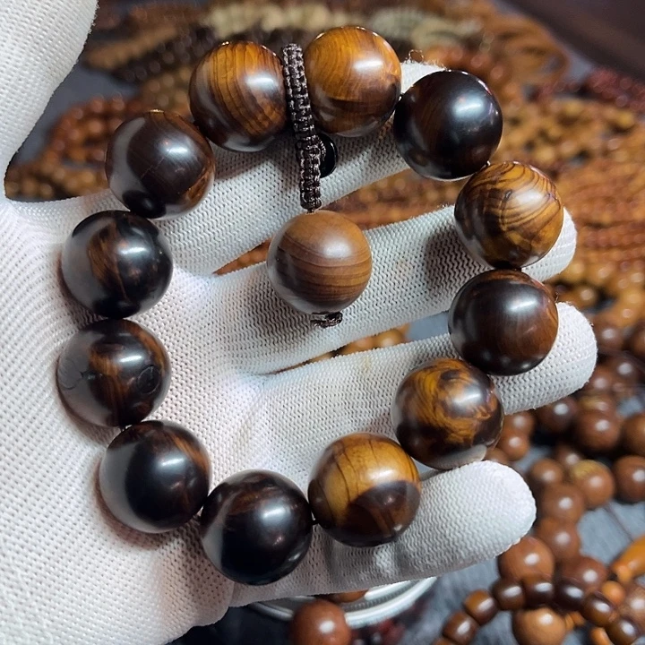 名***）崖柏陈化料崖柏雷击手串