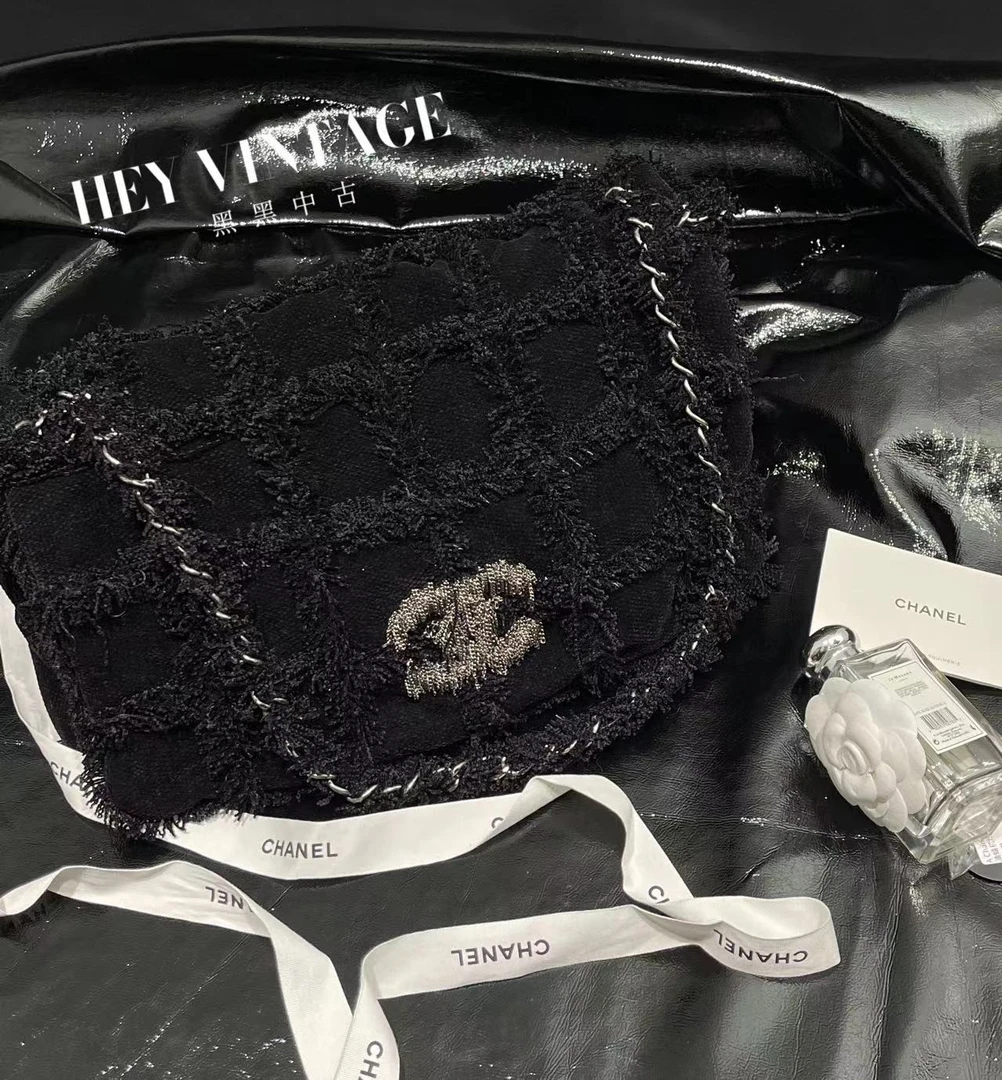 95新 Chanel/香奈儿 黑银熔岩 冰格丝绒  机场包 36cm 6311850