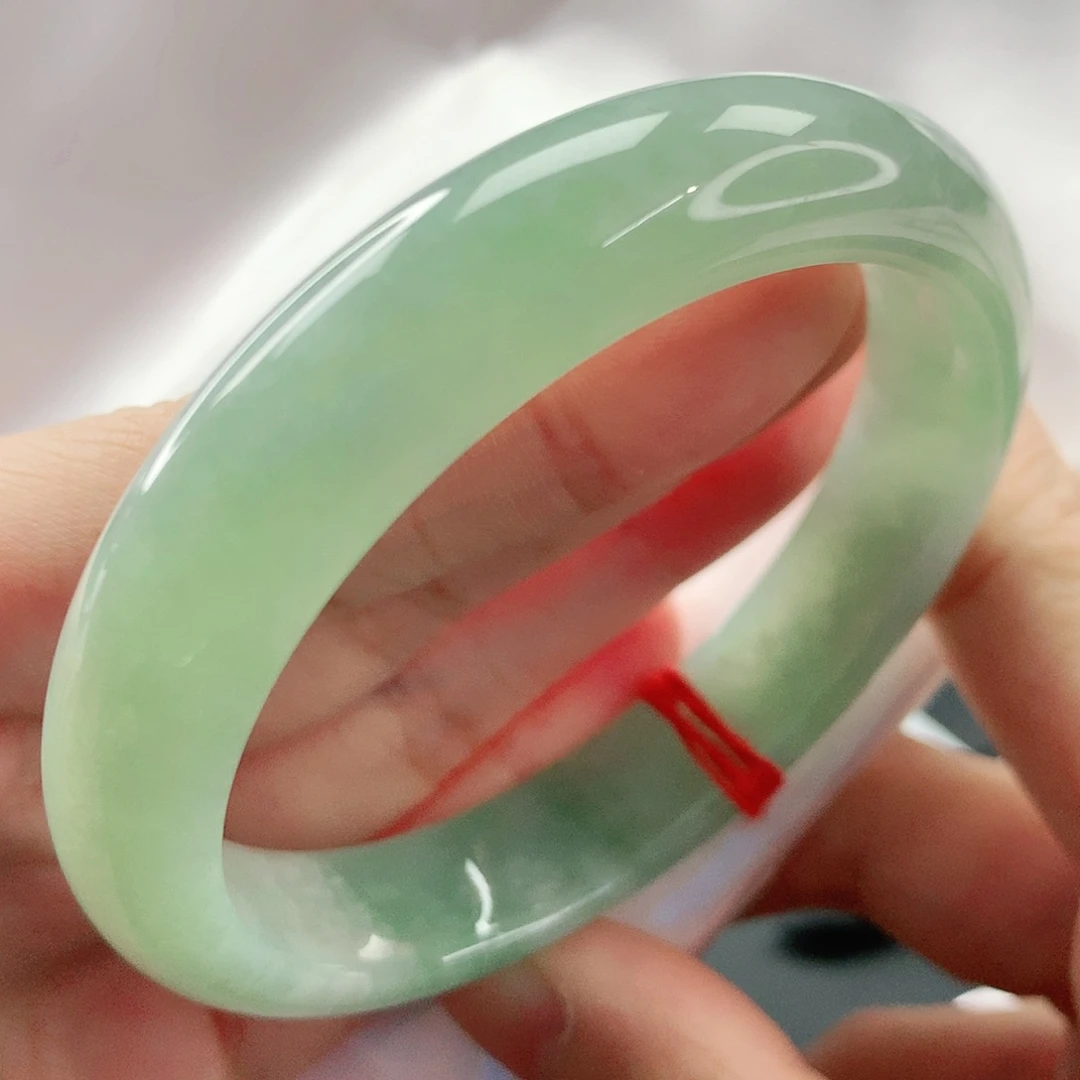 翡翠手镯未镶嵌，402