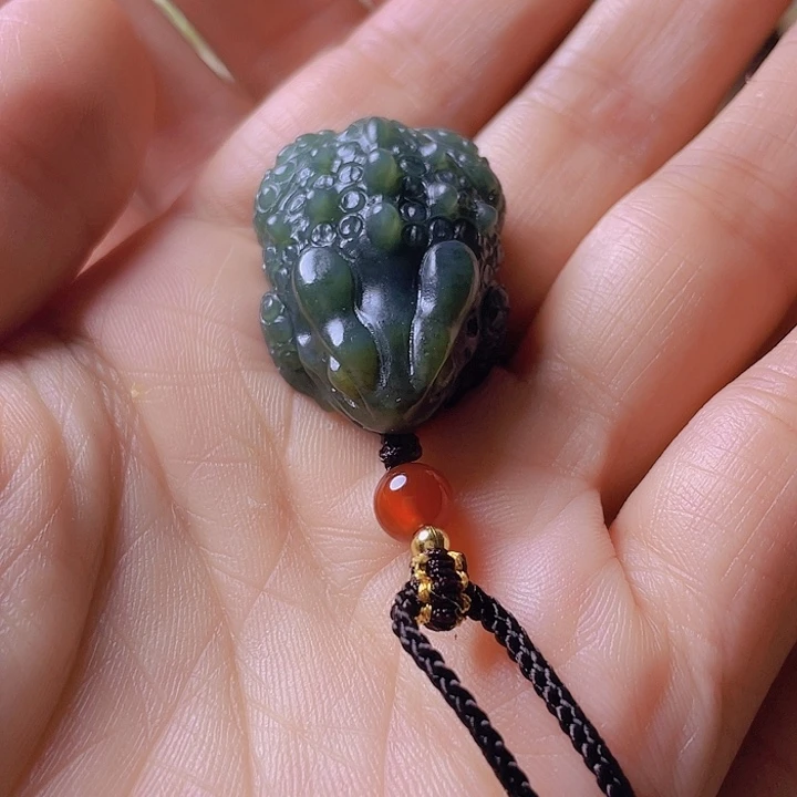 未镶嵌岫岩河磨玉（透闪石质玉）挂件