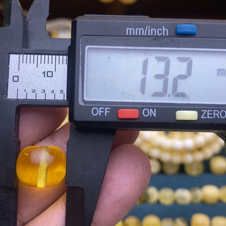 琥珀未镶嵌裸石39号13.4*10.8喇叭口微瑕