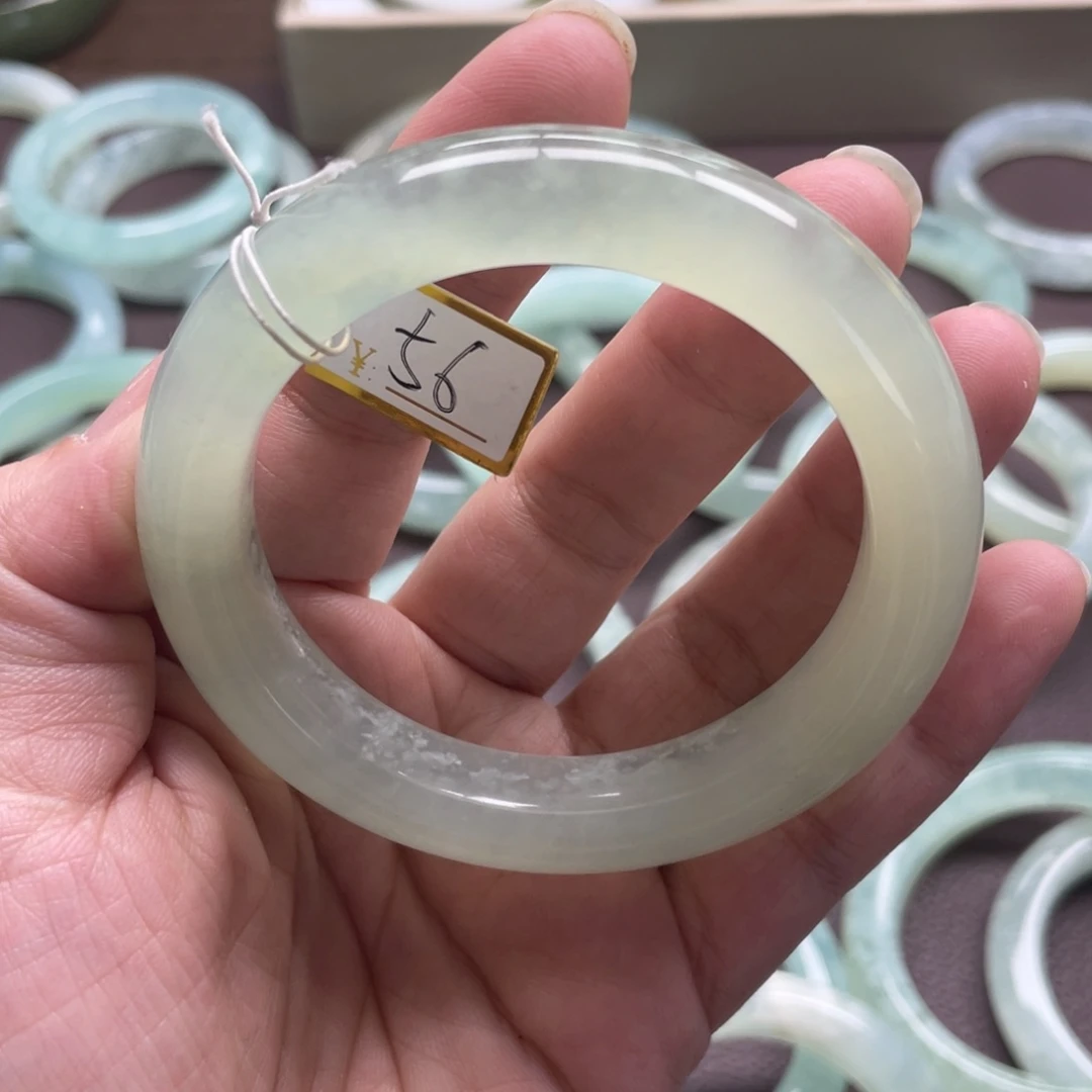 蛇纹石玉手镯合金