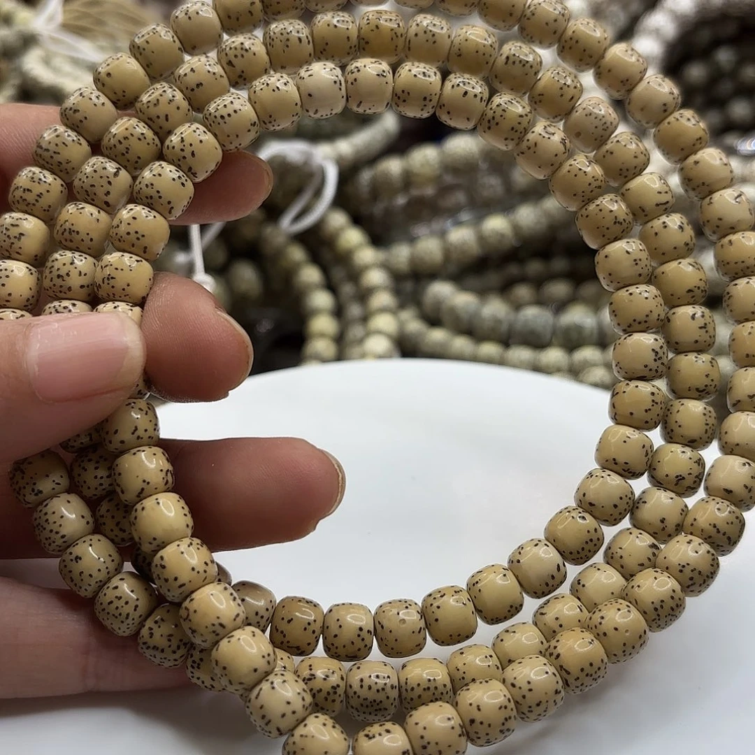 吊坠星月菩提87糯黄大留白