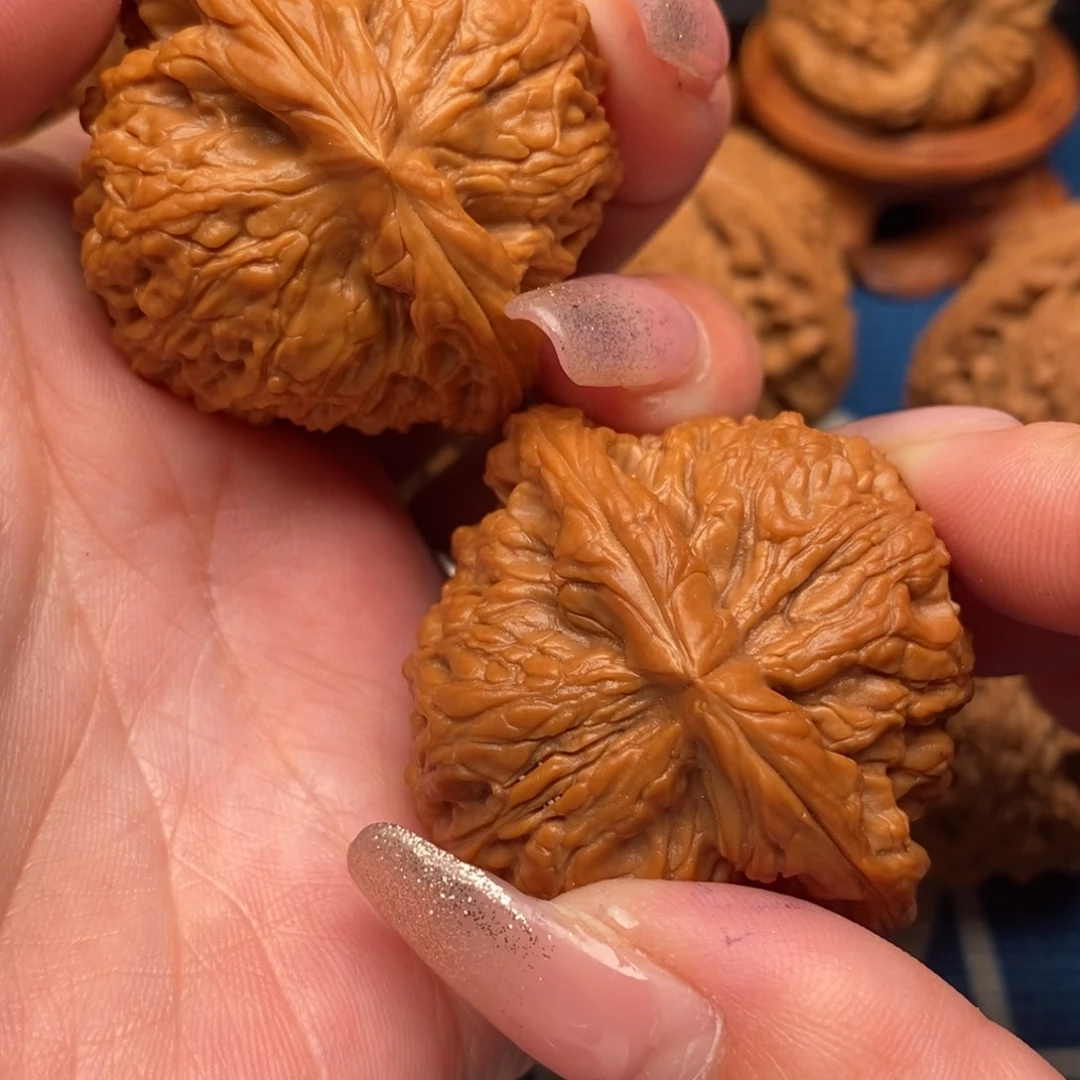 用***8文玩核桃吊坠南疆