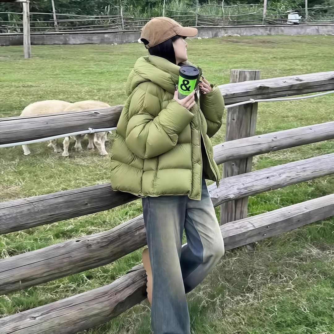 泡芙龟背绿色短款羽绒服女2025冬季新款白鸭绒连帽面包服外套
