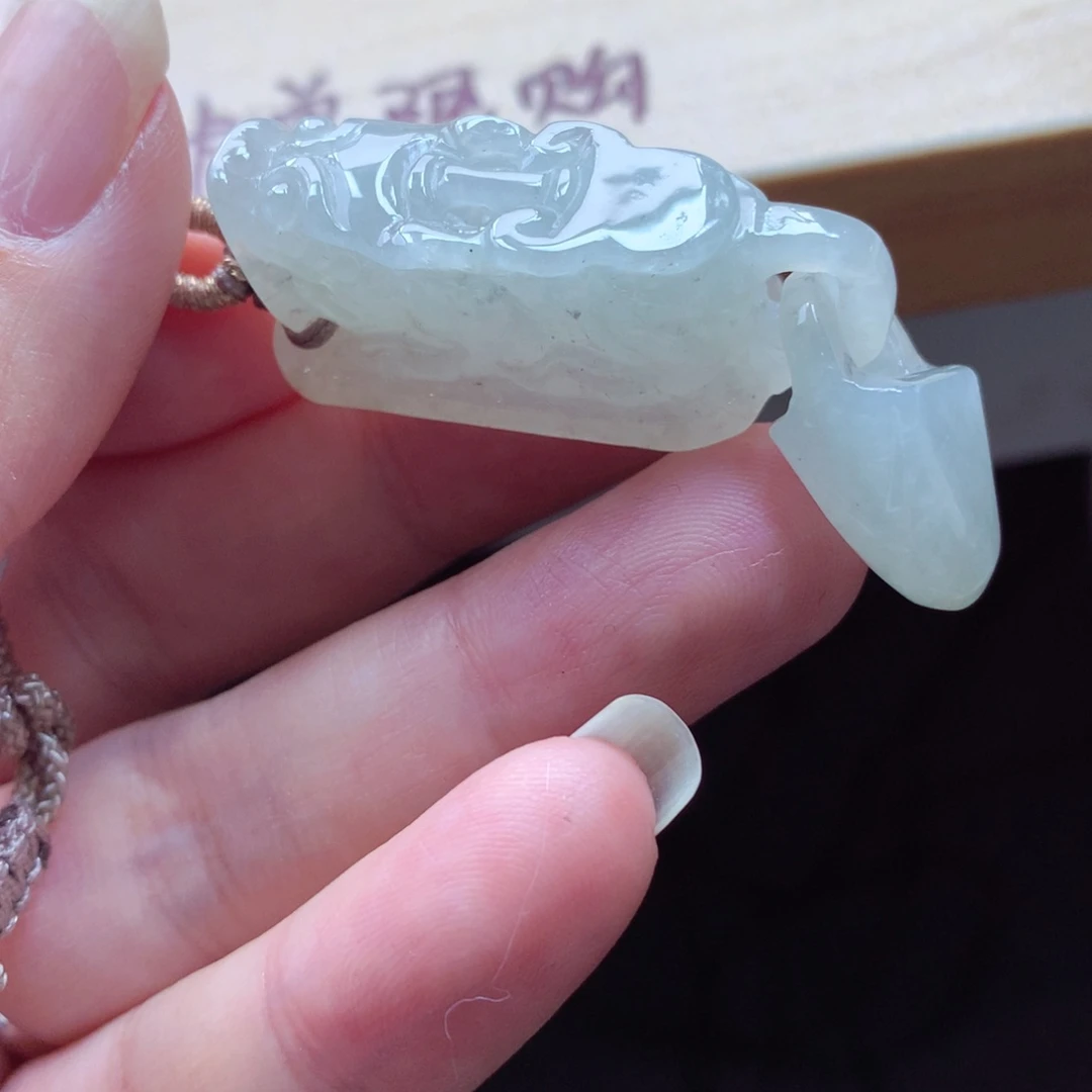 翡翠颈饰未镶嵌吊坠