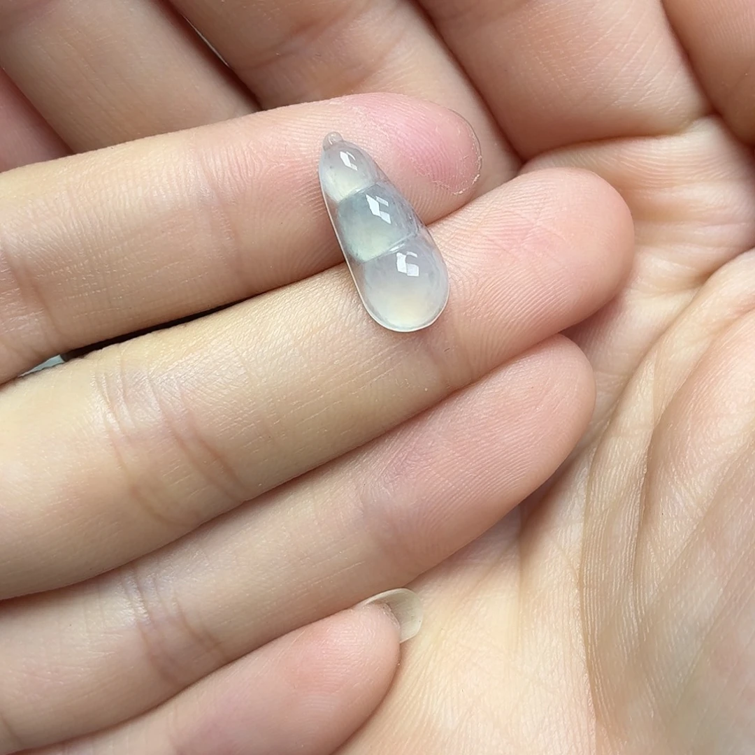 翡翠未镶嵌颈饰冰豆