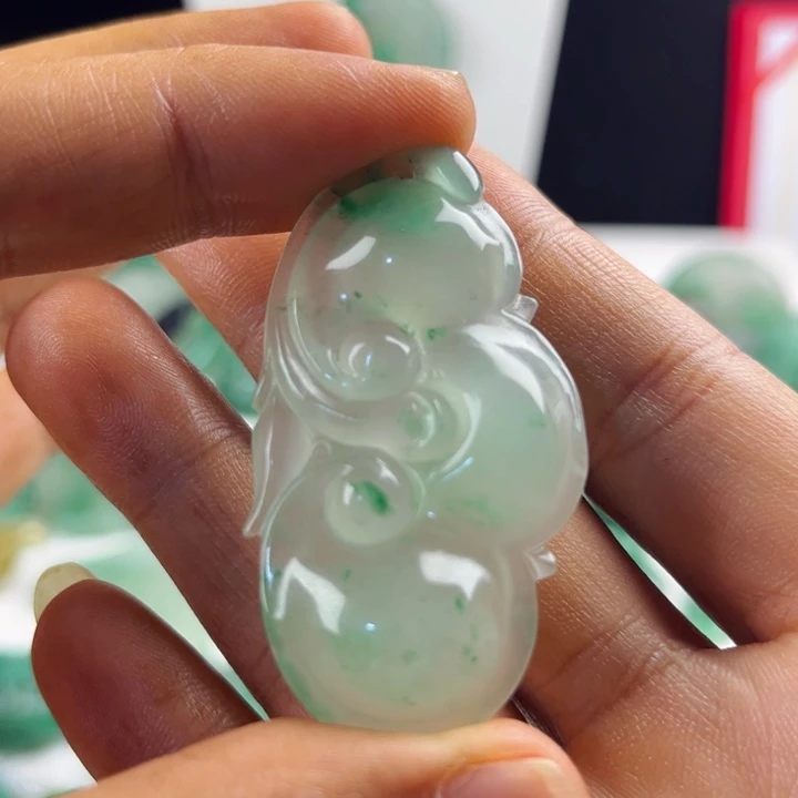 颈饰未镶嵌石英质玉