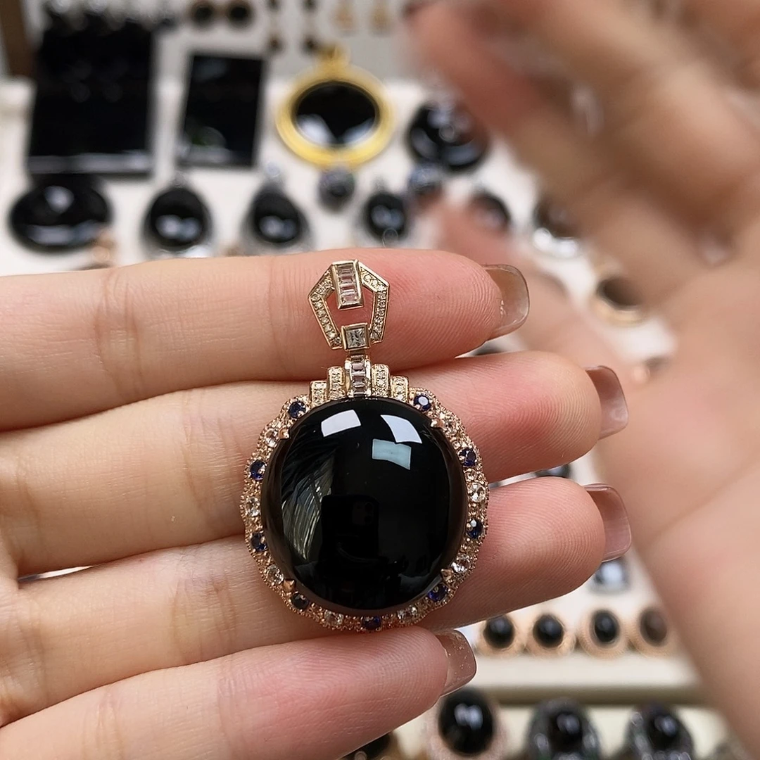 翡翠18K金镶嵌颈饰