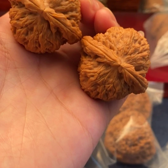 【闪购商品】文玩核桃吊坠白狮子