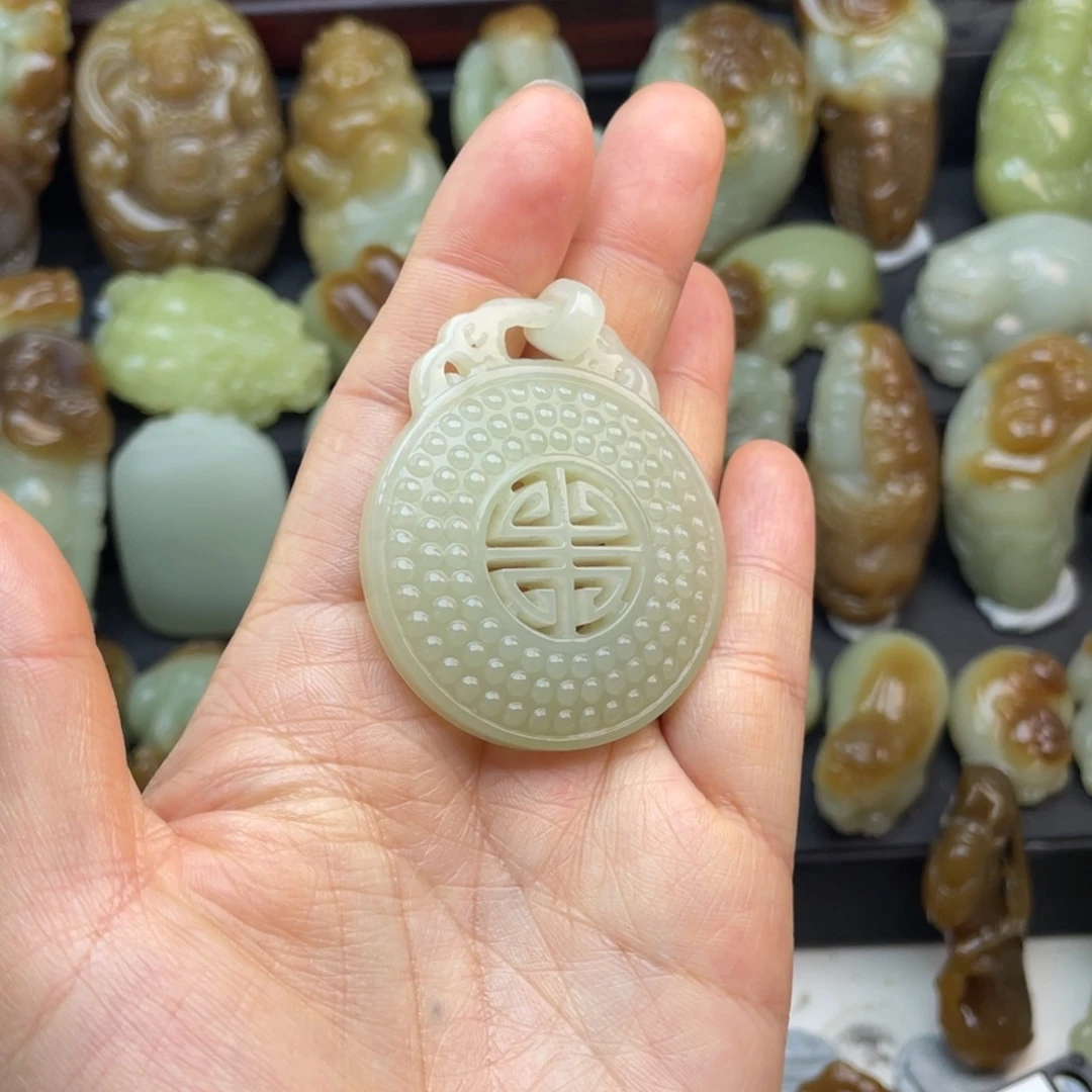 和田玉未镶嵌颈饰