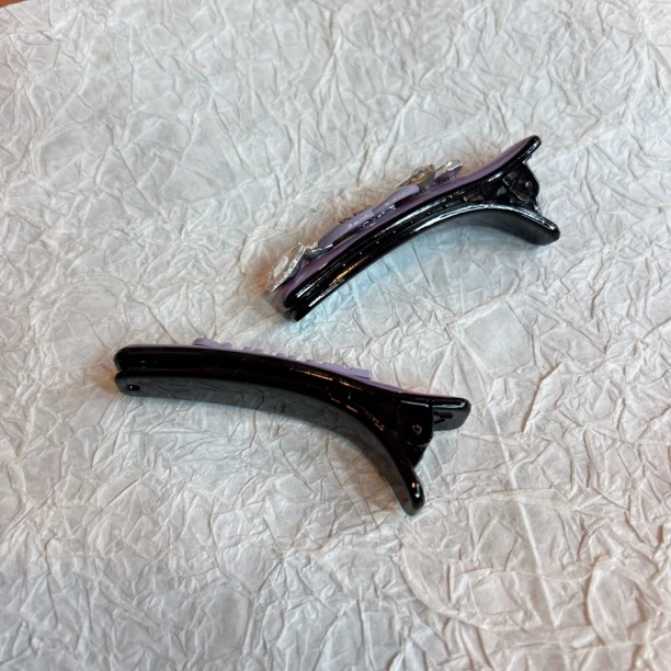 14382 香 紫色 字母 C 一对边夹