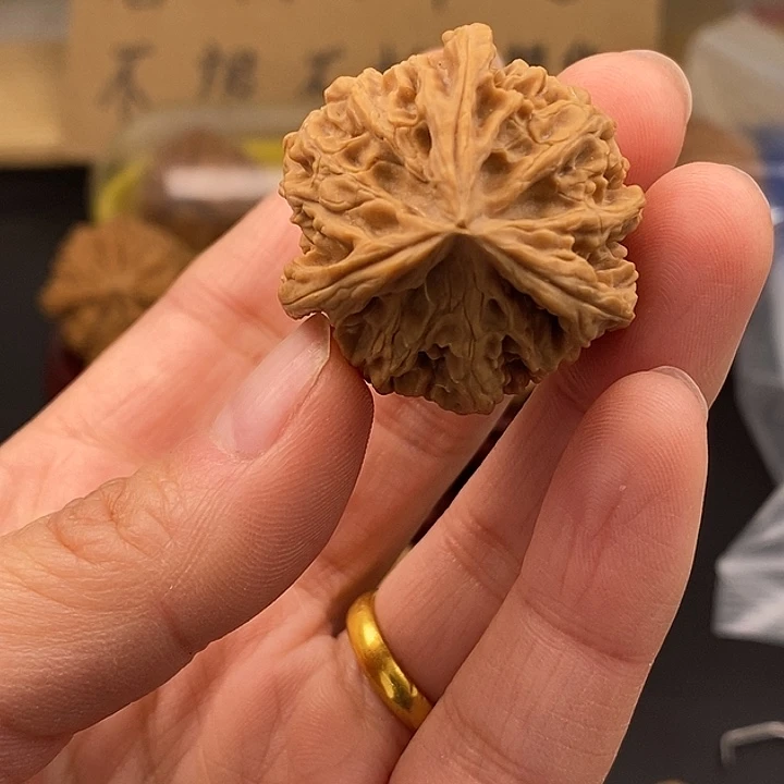 ও***地文玩核桃吊坠磕碰瑕疵不退不换