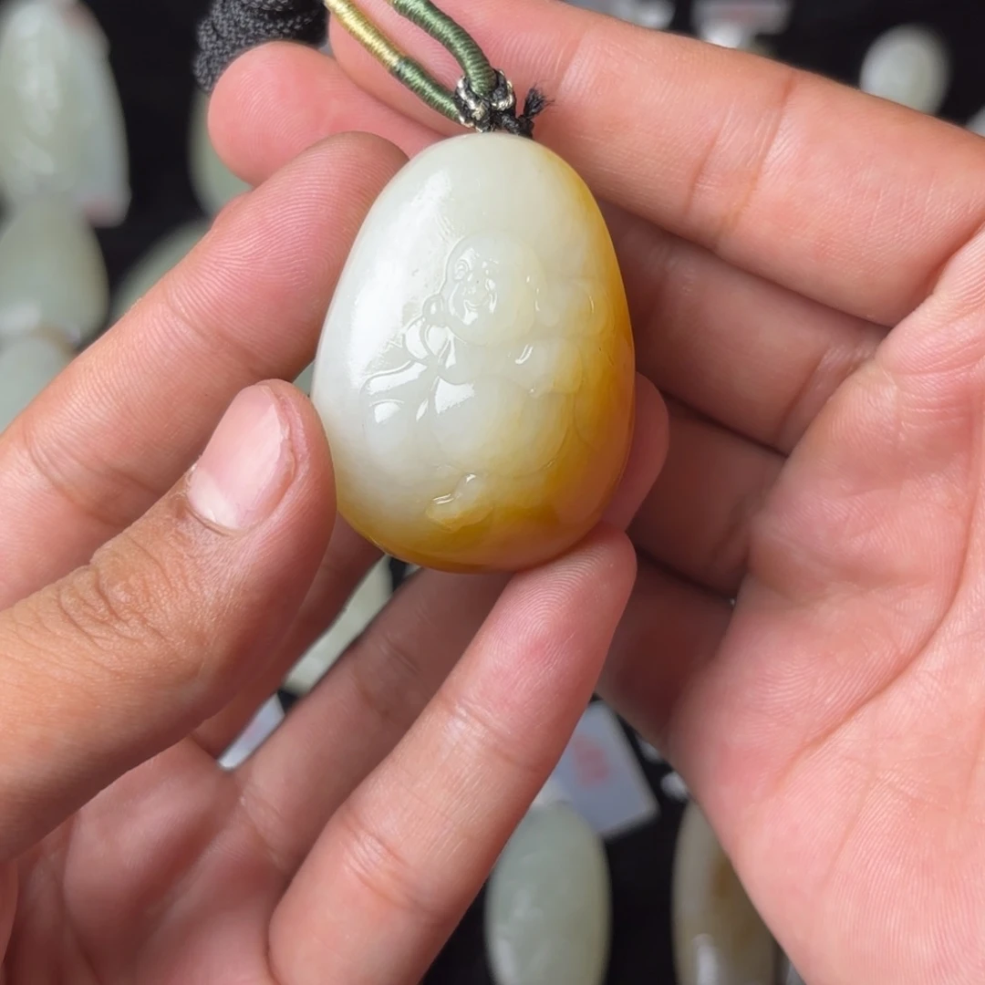 随***过和田玉未镶嵌颈饰