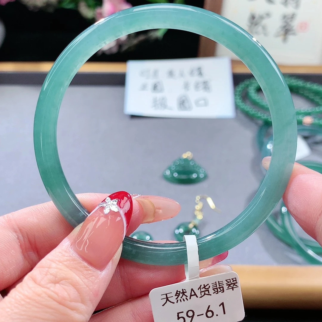 翡翠手镯（圆镯）未镶嵌